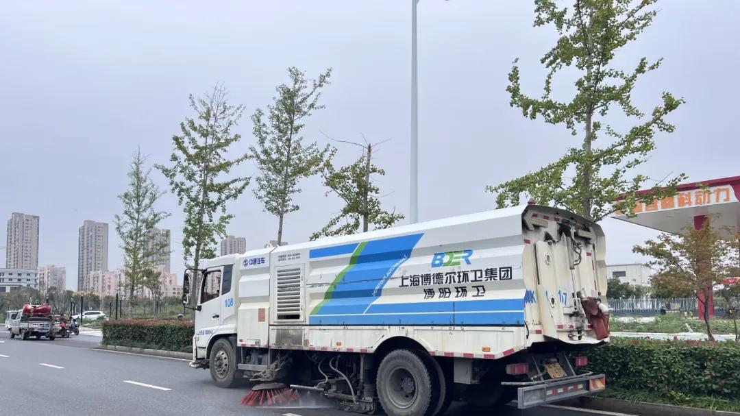 阜阳阜南：博阳环卫 双节坚守护洁净，汗水擦亮“城市名片”