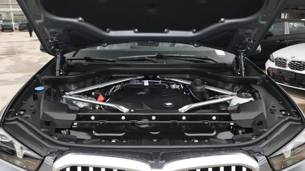 平均月销五千多台，宝马X5产品力均衡，提供两套动力系统可选