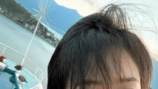和蒋欣分手后，他转身迎娶小四岁的娇妻，如今红透半边天