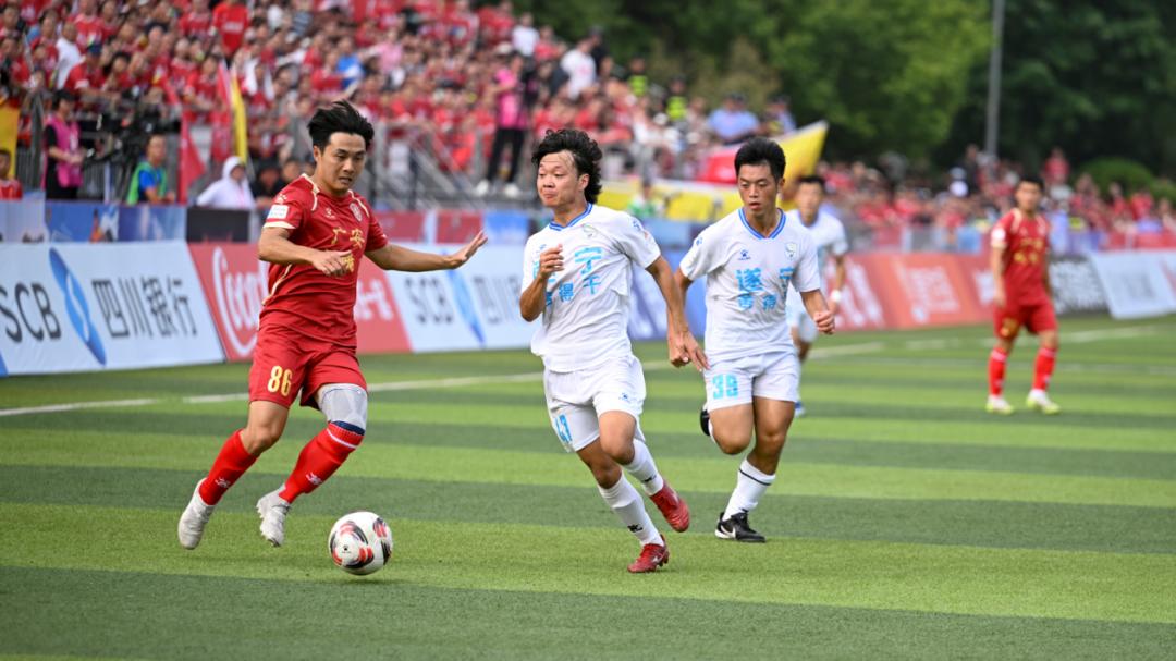 场上激情比拼、场下暖心送礼！广安这波操作真的6