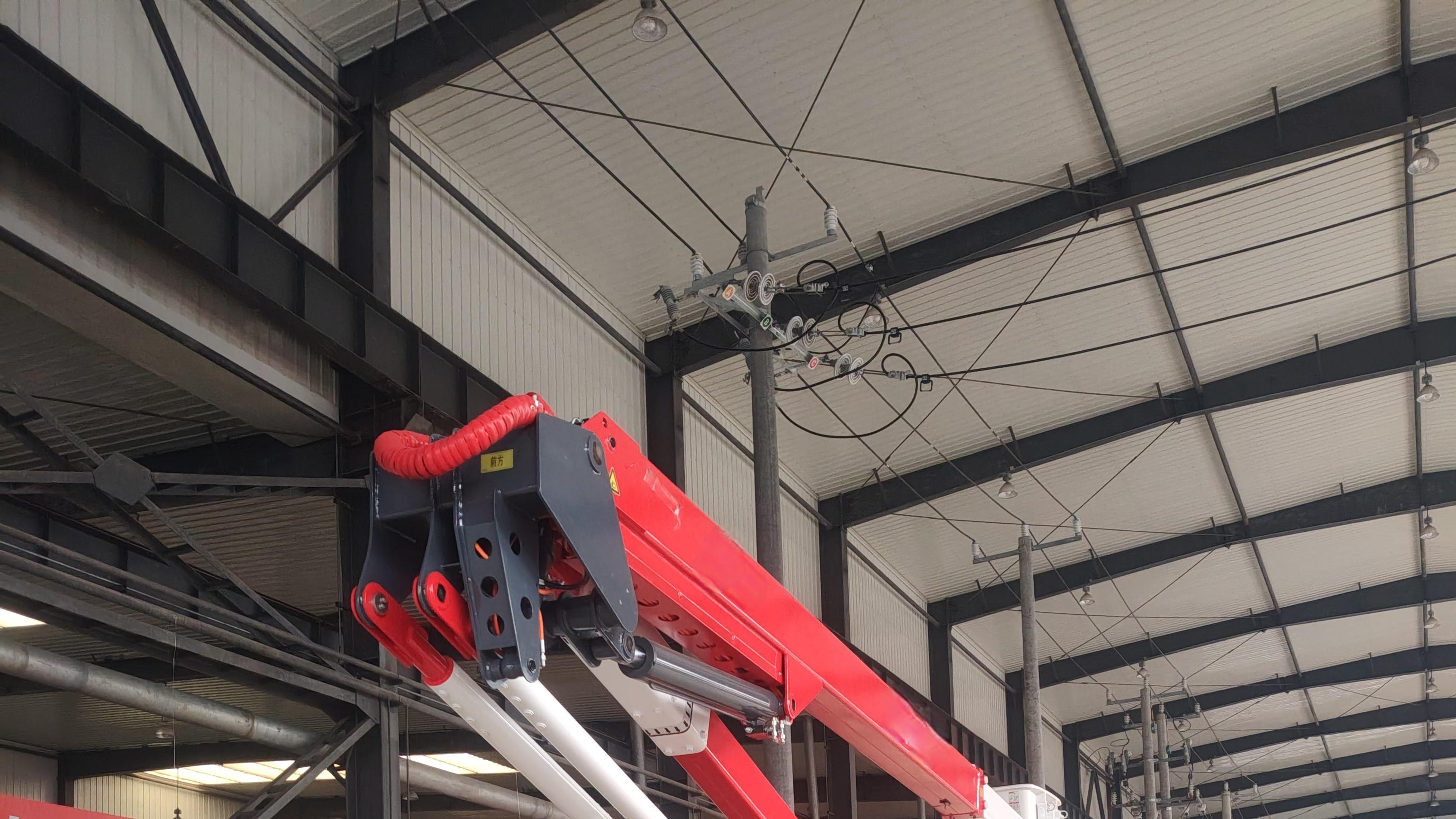 电力动脉的守护者：高曼重工履带式绝缘斗臂车再次交付国家电网