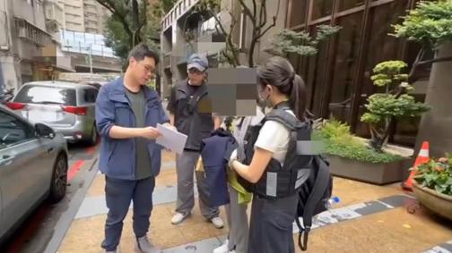 台北爆“富二代豪宅双尸案”, 女毒贩落网画面曝光