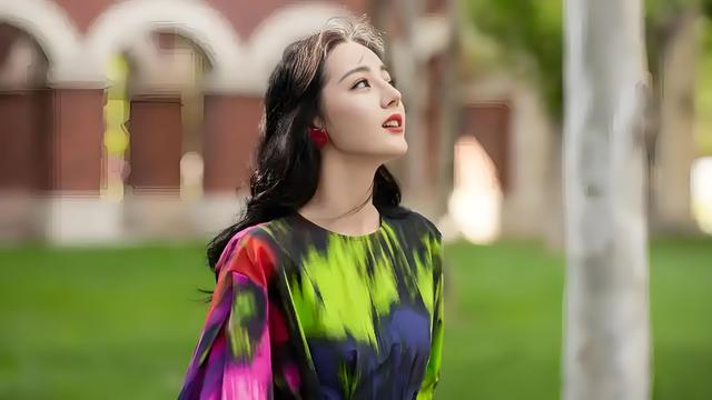 内地女明星身价排行榜top10！杨幂45亿登顶，赵丽颖35亿紧追！