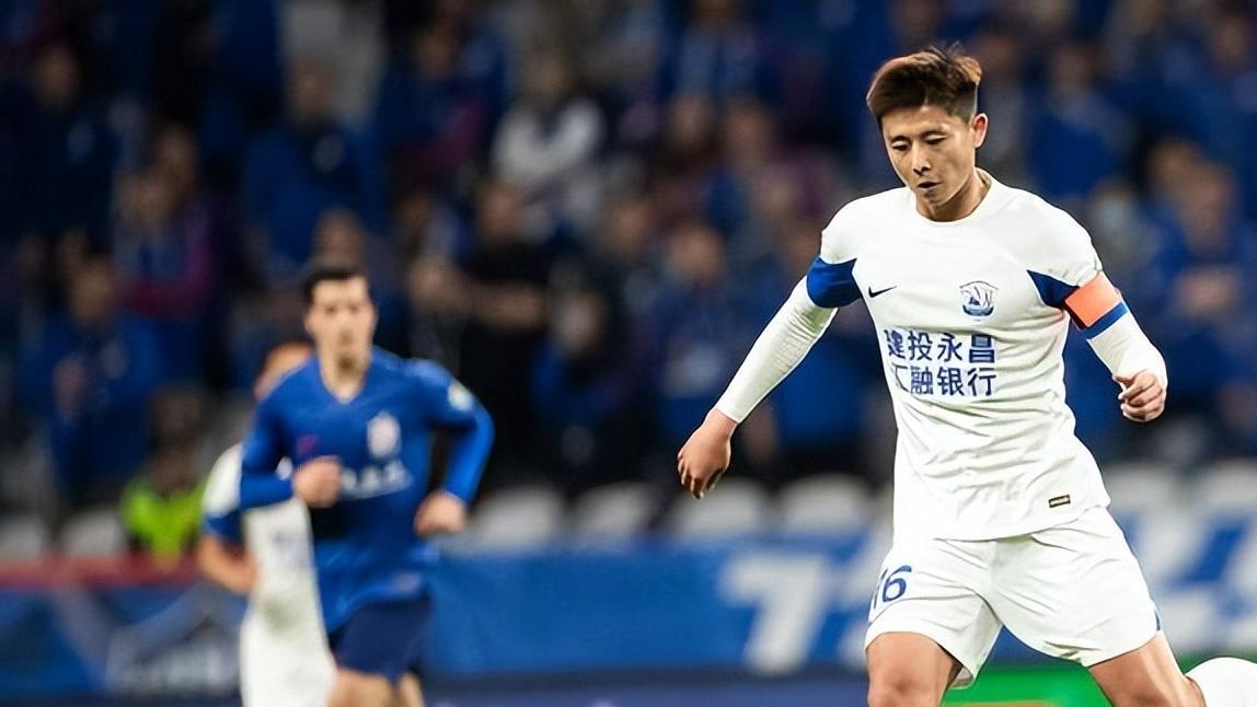 18岁天才刚闪耀就被废！33岁老将恶意犯规引众怒