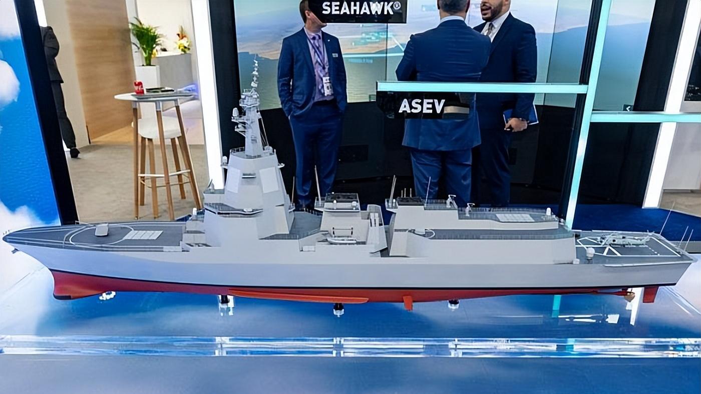 日本1.6万吨大驱来了，比055还要大，128垂发专门拦截弹道导弹