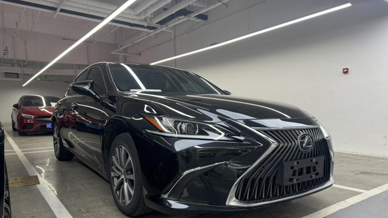 2020款雷克萨斯ES200，15.99万圆你黑武士梦！