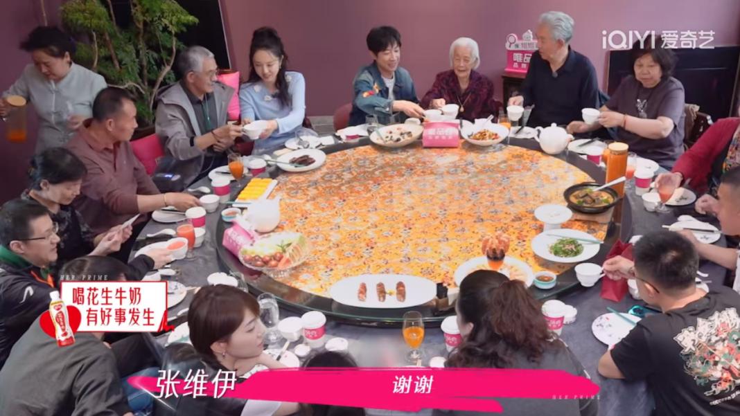 《姐姐当家》张维伊亲戚好算计！拒参加婚礼，改成酒店婚礼充面子，暗示董璇将钱放一起用，张维伊表情耐人寻