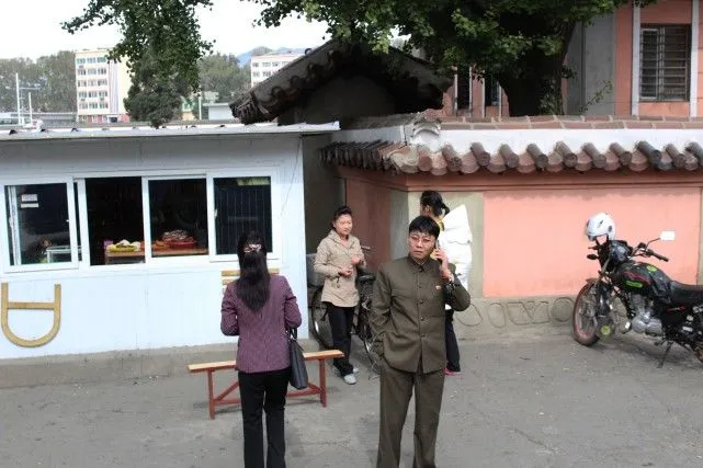 金正恩治理下，朝鲜男人骑摩托车非常有面子