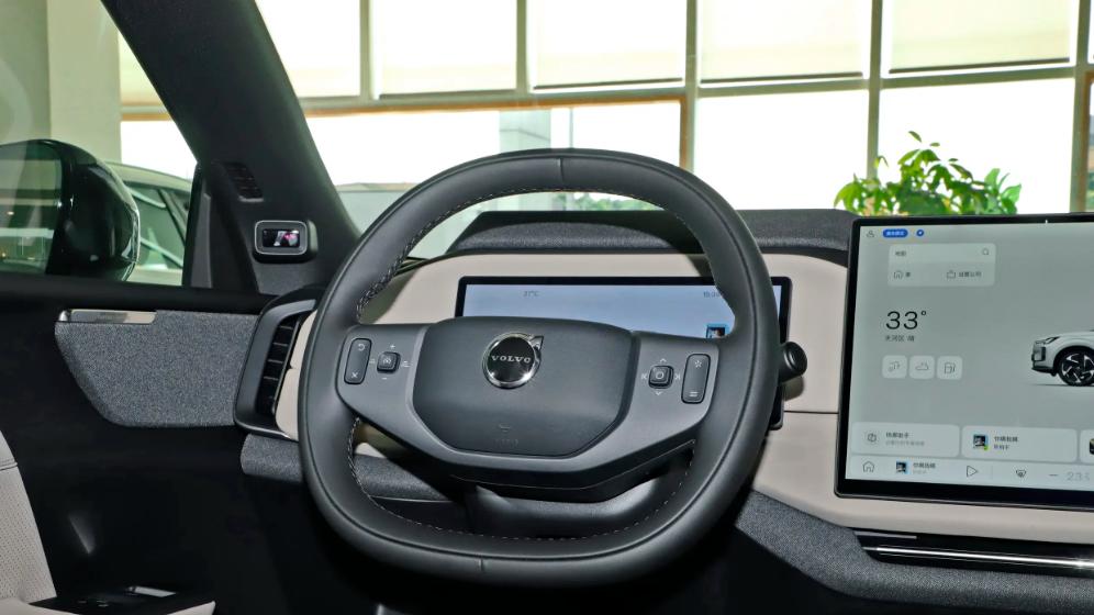 合资品牌破局者？41.69万起售，沃尔沃XC70实力怎样？