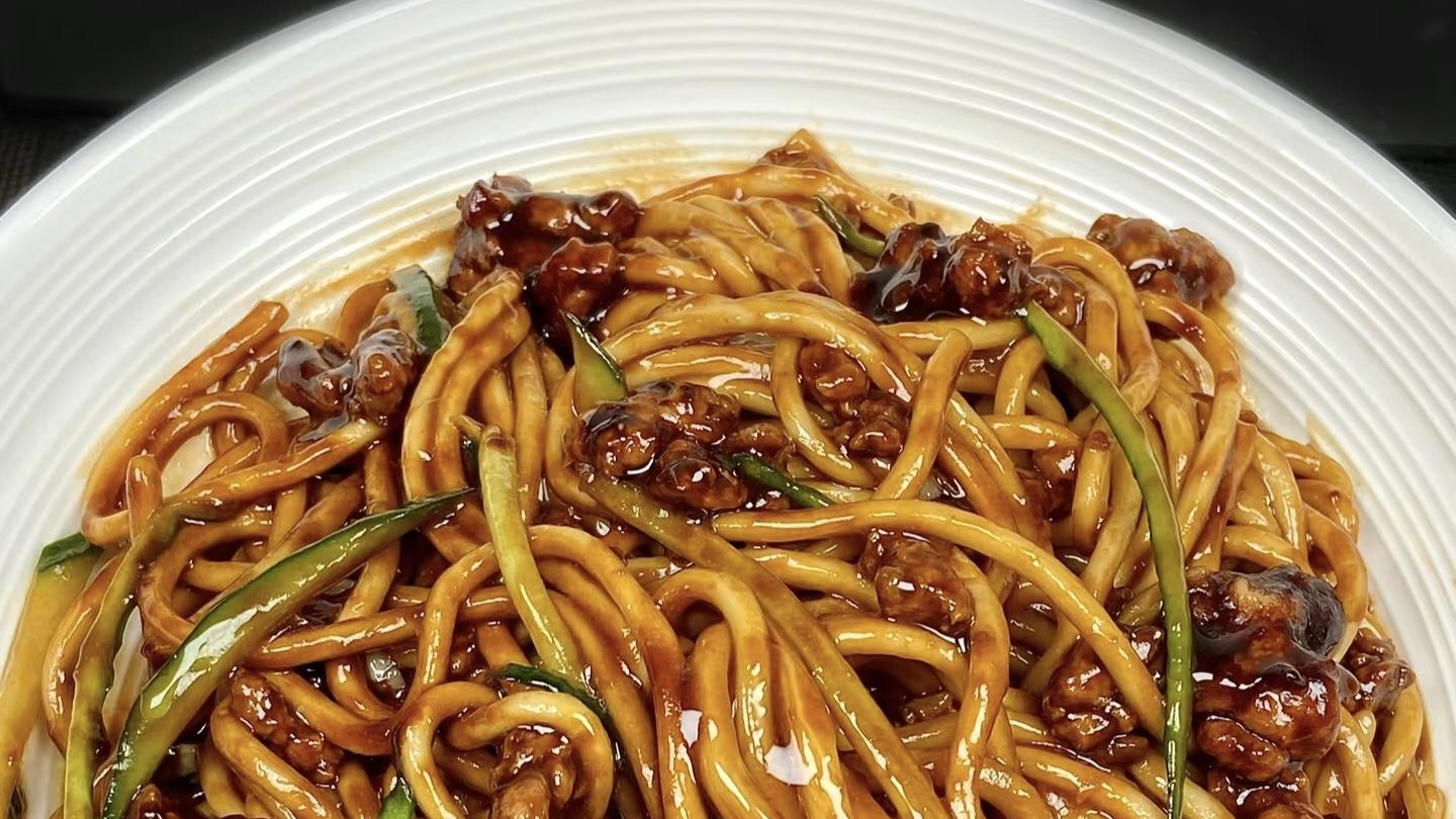 家庭版杂酱面：一口就爱上的家常美味