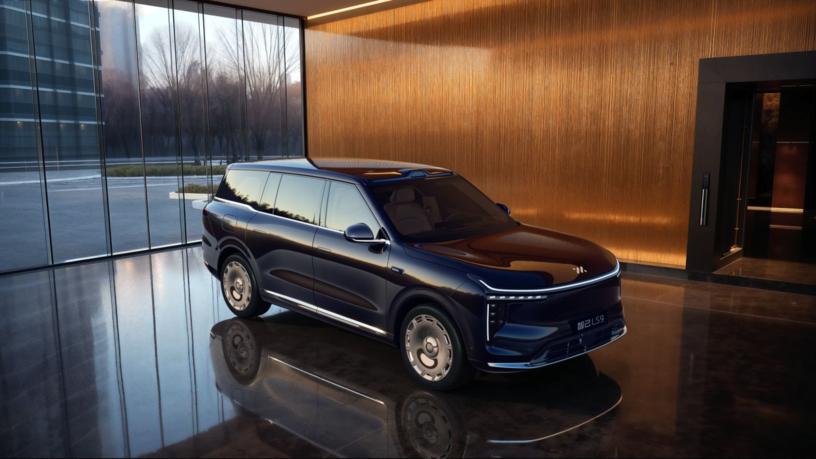 硬件配置直接拉满 限时32.28万起智己LS9上市