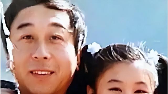 原来她就是冯巩的女儿”？从不拍吻戏，如今年近40的她仍像18岁