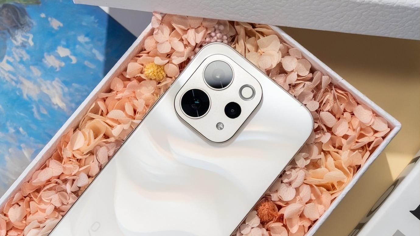 既温柔也硬核？vivo S50系列给出“冷静”答案