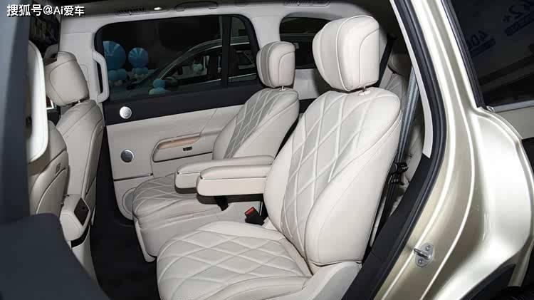 3米1轴距配六座，风云T11让大型SUV真正够用了