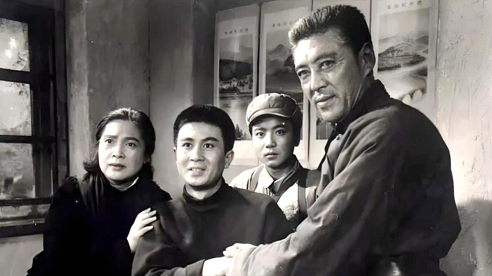 上影剧团首批演员张伐，年轻时英俊潇洒，电影《子夜》演吴老太爷