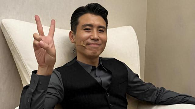 藏了这么久，原来她就是李乃文的妻子，侧脸气质出众