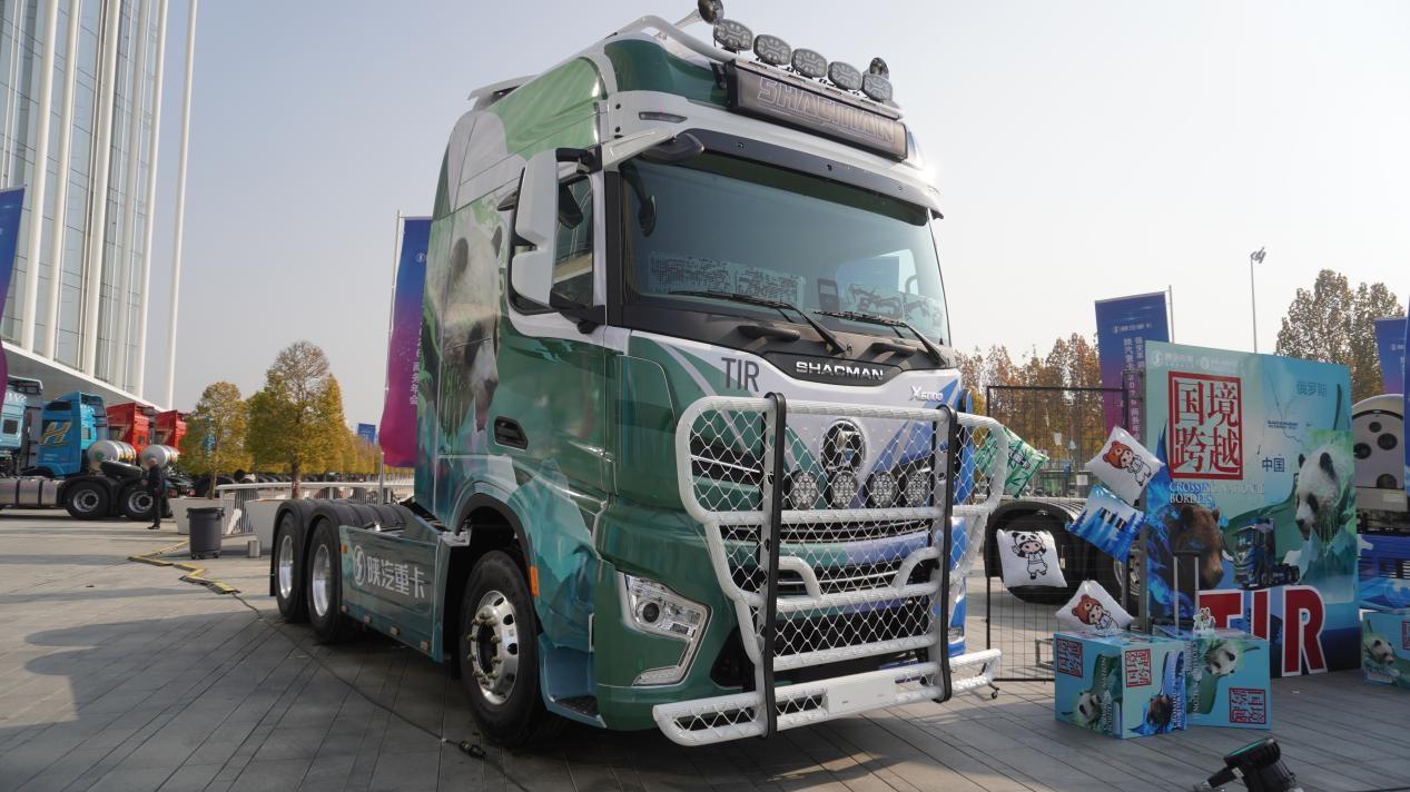 X6000超凡旗舰 G6000E发布 陕汽重卡2026年会谋定新篇