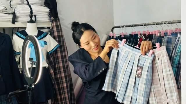 主题服衣橱背后的小城，正在拼多多打出原创知名度