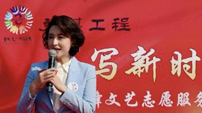穿搭引争议，审美有分歧，张蕾如何应对？