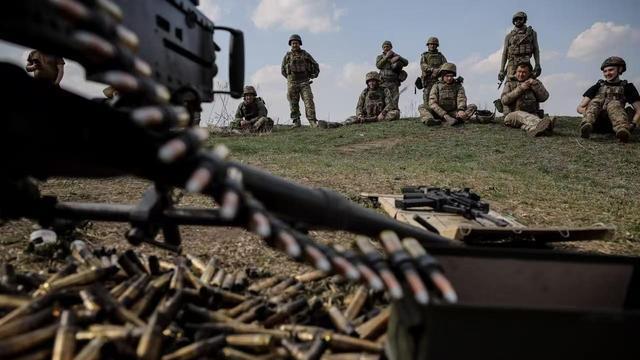 领土越打越少，乌克兰拿出英国军团：俄军7天1590枚导弹猛烈阻击