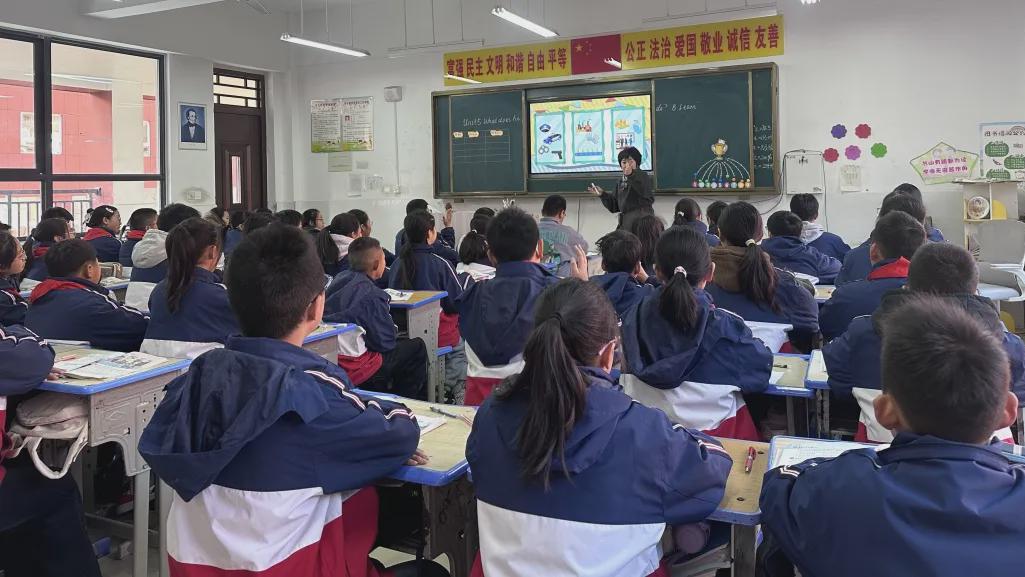 信阳市羊山新区教研室“异构送课’联合教研活动圆满举行