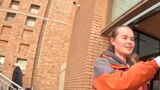 美国小伙带偏见游新疆，扬言要把真相公布全球，不料被小孩整破防