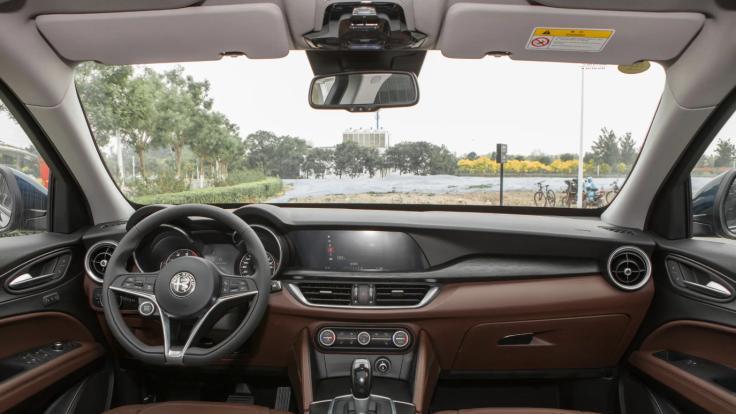 阿尔法·罗密欧豪车白菜价？新车含税43万多，如今二手车9.98万售