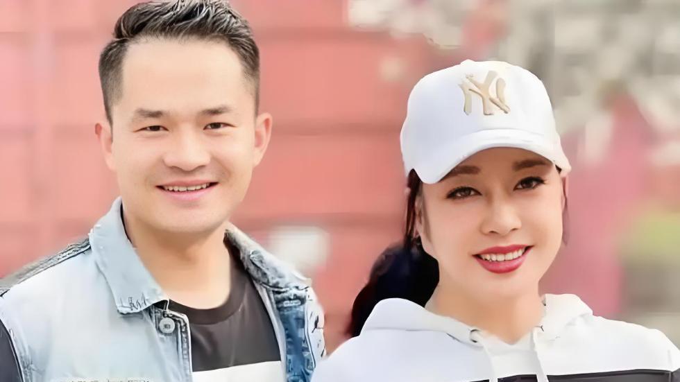 74岁老戏骨刘晓庆坦言：以为我没孩子没老公就可怜？我过得很自在