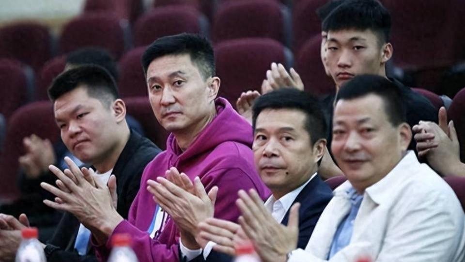 广东男篮：休赛期大洗牌，谁能填补三号位空缺？引援风波暗流涌动