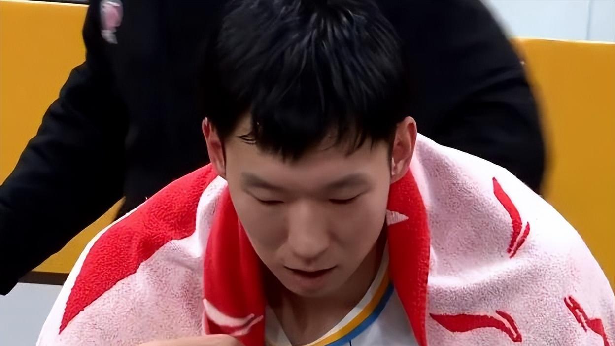 北京vs广厦！打铁大战，篮筐都要被打歪了，博班隔扣周琦成亮点