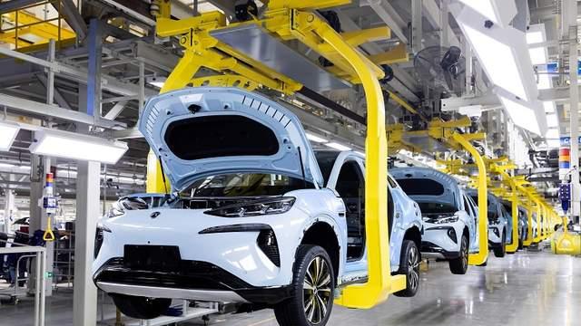 \40%市场份额巨头深夜控诉！国产车价格战，正在榨干整个行业…\