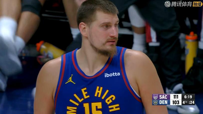 爆冷！约基奇44+13+7，赛后约基奇走过去，一把抱住威少