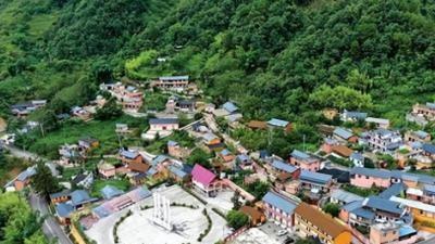 边境小镇失而复得现宝藏



你知道吗？有个小镇曾被三个国家抢来抢去，像个烫手山