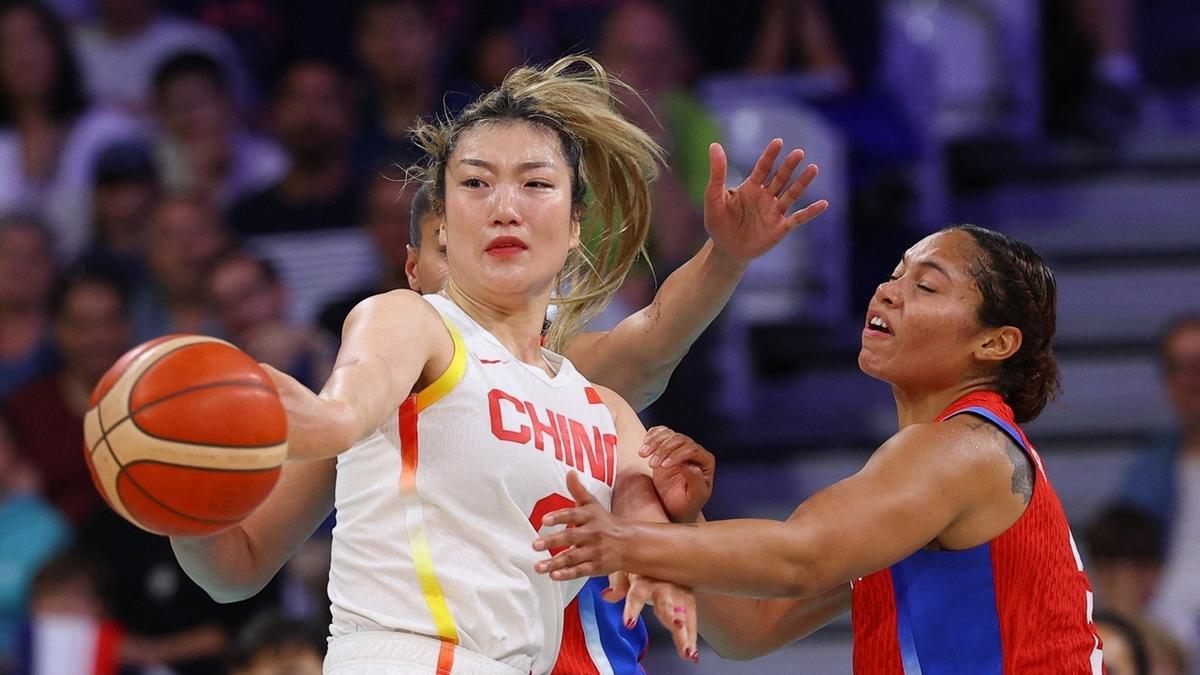 宫鲁鸣撕碎尊严！中国篮球体面尽失