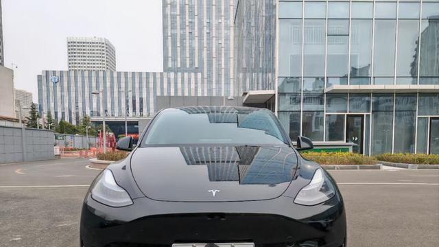 2022款特斯拉Model Y，百公里加速6.9秒，性能依旧在线！