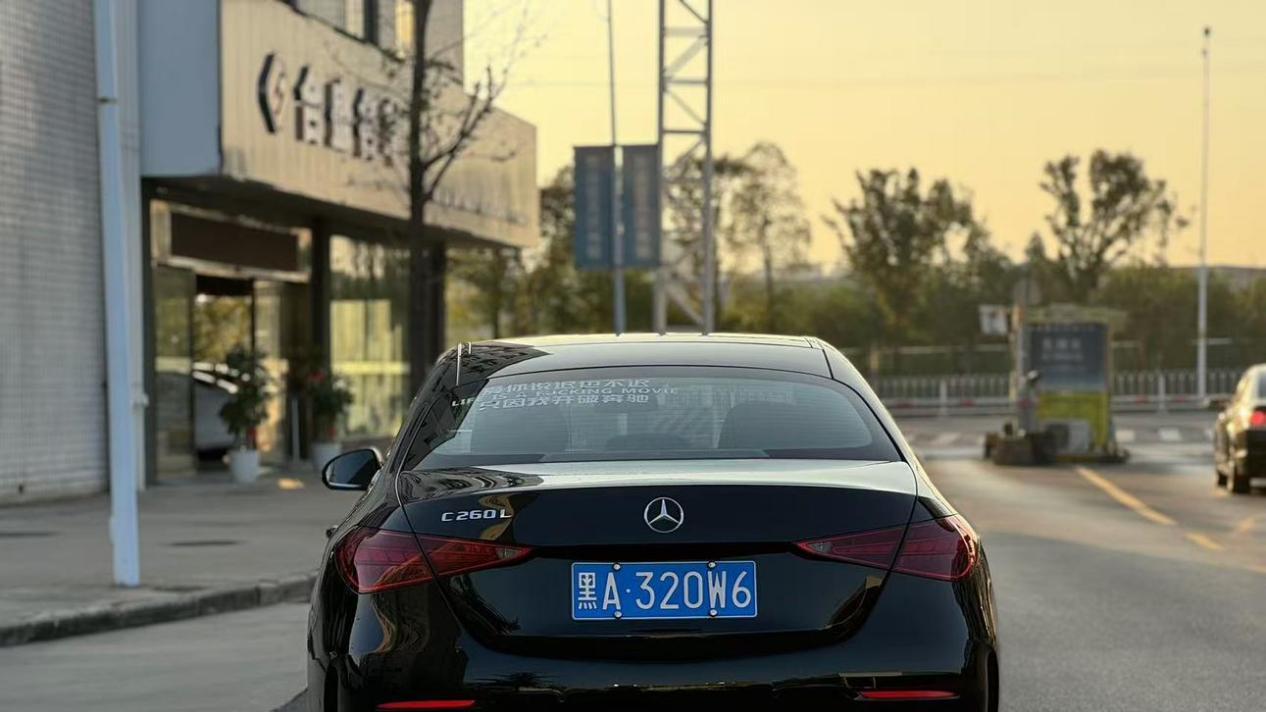 准新轿跑！2023款奔驰C260L运动版，优雅从容出行