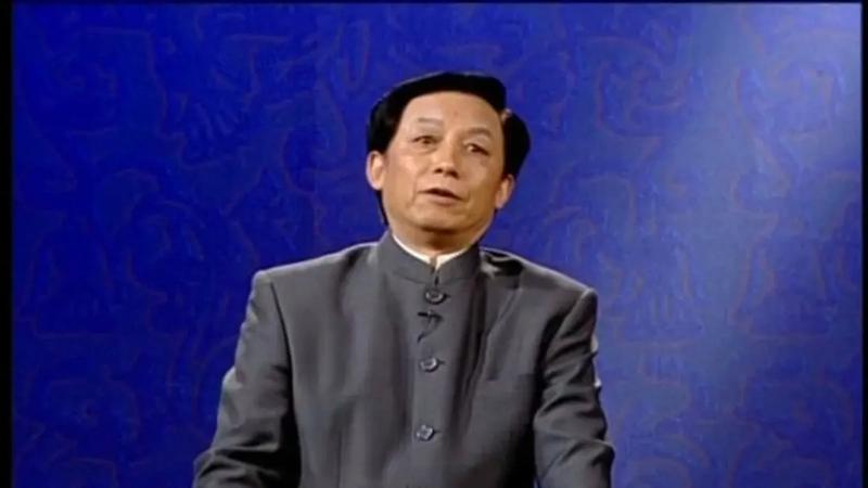 自称学术界“土匪”，写“颜色教材”、歪曲历史，78岁他重返讲台