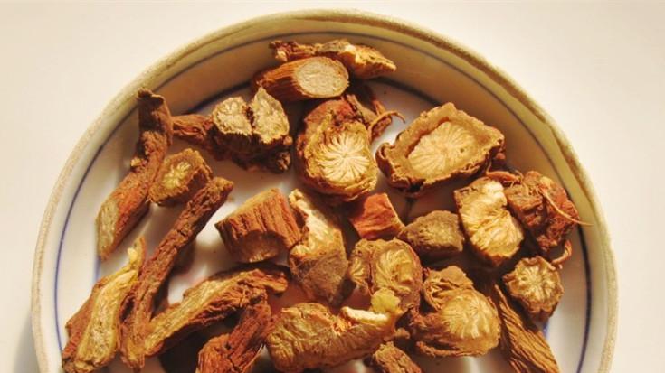 1味化瘀圣药，连李时珍都高看一眼，不仅能消囊肿，还有3个功效
