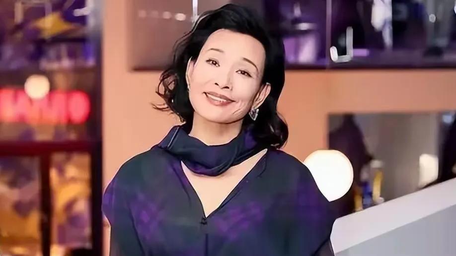 陈冲自曝留美期间遭性侵，又被渣男伤害身心，如今总算苦尽甘来