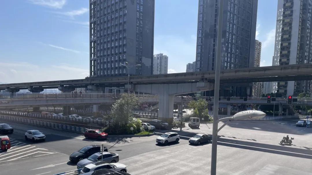 一外地老板在重庆做生意，现在跑了半年网约车