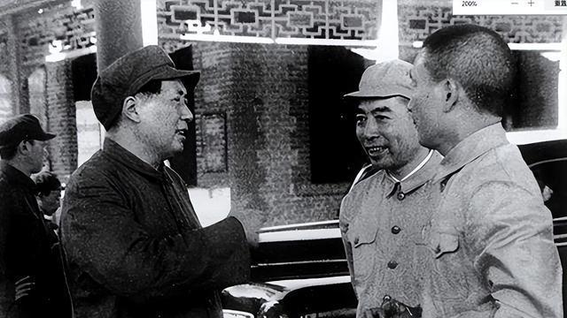 北平谈判期间，张治中私下恳请毛主席放老蒋一马，主席笑着回复他