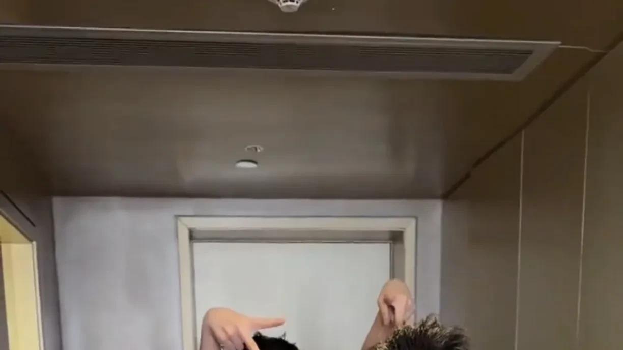 虞书欣和舅舅斗舞，五年之约，你猜谁赢了？