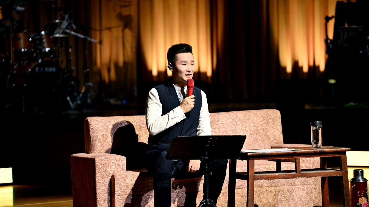 刘和刚“爸气全开33”成都开唱：33曲唱尽父爱长歌，父女同台点亮感恩星河