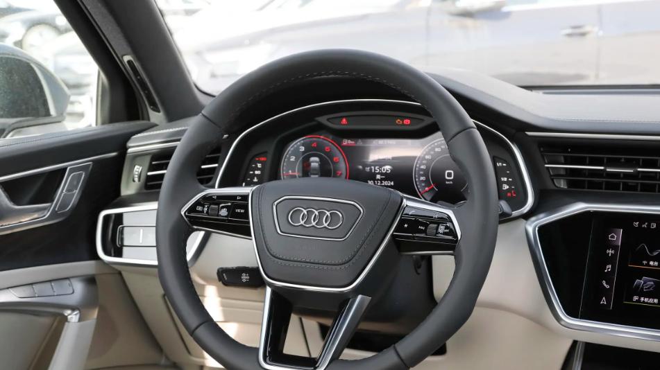 售价45.49万，百公里油耗7.3L，2025款奥迪A6L新增车型上市