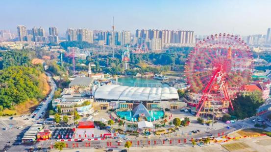 混动+欢乐双驱动！红旗HS6 PHEV长沙解锁“带娃神车”新范式