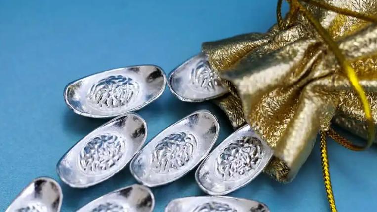 轩锋—黄金反复多空双收，原油反弹到位继续空！