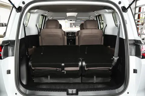 家用MPV选什么？别纠结了，五菱星光730来了，能解决所有痛点