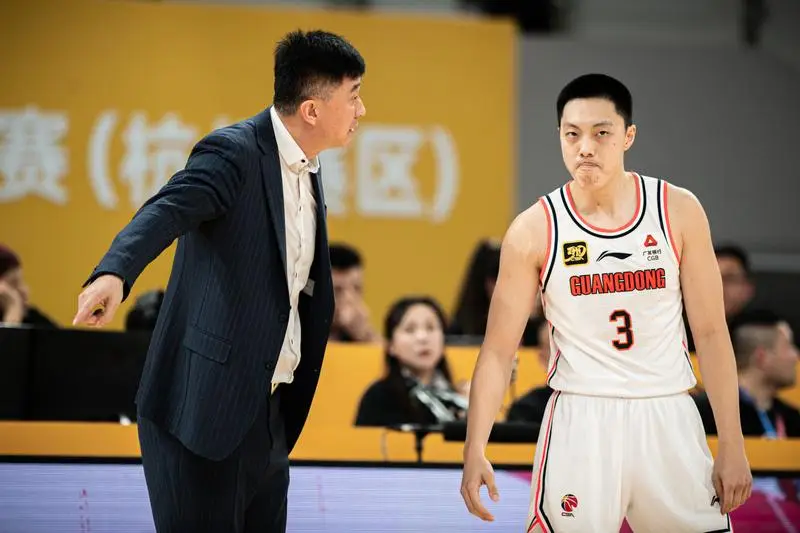 CBA季后赛惊魂夜：胡明轩两罚失绝杀，徐杰空砍21+9难救主！