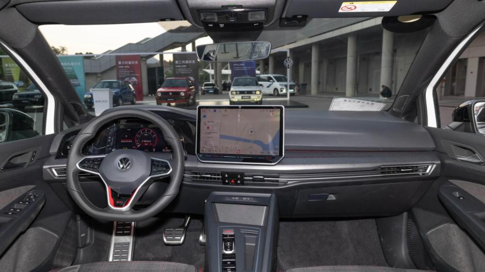 想买性能“小钢炮”，不妨看看26款高尔夫GTI，德系调校有韵味？