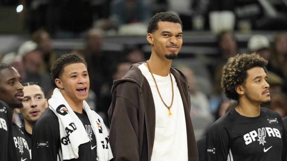 文班亚马有望复出战雷霆！缺席时9胜3负 名嘴称马刺有他平平没他更好